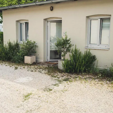 Apartment Studio Am Schwimmteich Mitten Im Grunen Traiskirchen