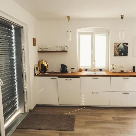 Apartment Studio Am Schwimmteich Mitten Im Grunen Traiskirchen