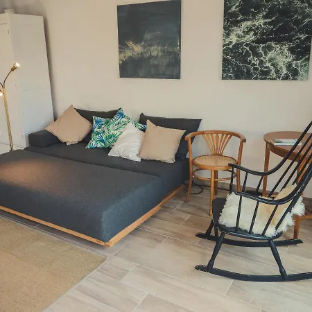 Studio Am Schwimmteich Mitten Im Grunen Apartment